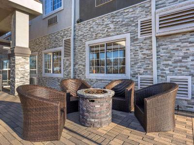 Country Inn & Suites Bolingbrook