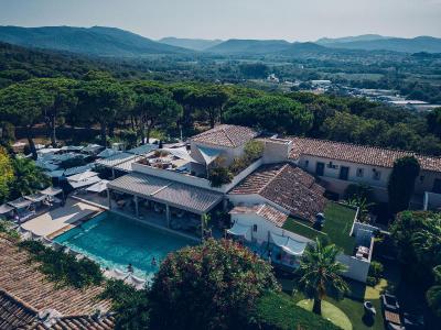 Font Mourier Hotel
