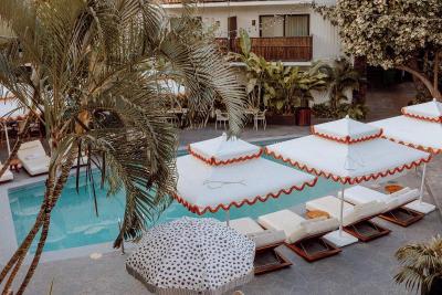White Sands Hotel