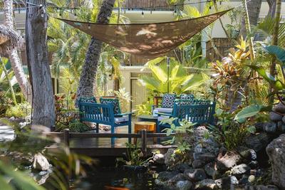 White Sands Hotel