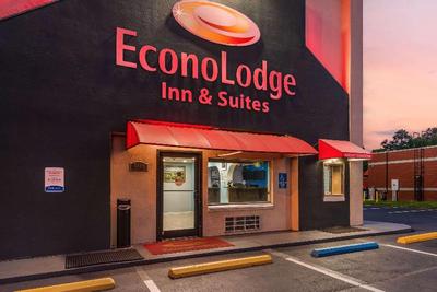 Econo Lodge Inn & Suites I-64 & US 13 Airport