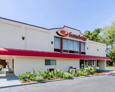 Econo Lodge Pottery