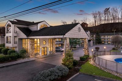 Quality Inn & Suites at Dollywood Lane