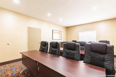 Econo Lodge Inn & Suites East Houston I-10