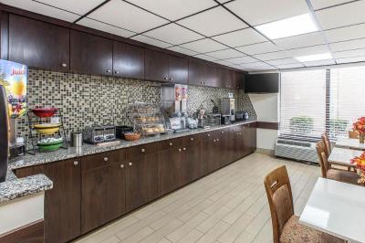 Econo Lodge Midtown Downtown