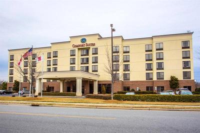 Comfort Suites Northlake Downtown