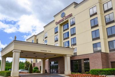 Comfort Suites Northlake Downtown