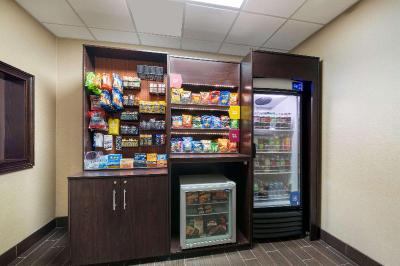 Comfort Suites Northlake Downtown