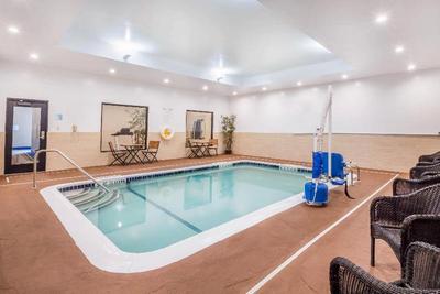 Holiday Inn Express & Suites Albany Airport - Wolf