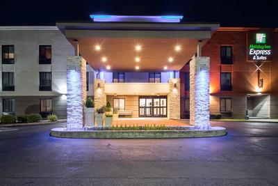 Holiday Inn Express & Suites Albany Airport - Wolf