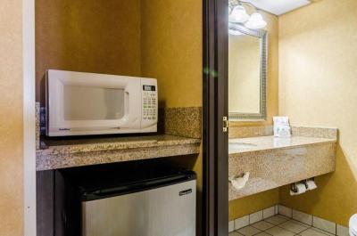 Quality Inn & Suites Manhattan Area