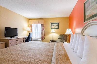 Quality Inn & Suites Manhattan Area