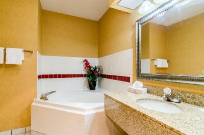 Quality Inn & Suites Manhattan Area