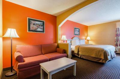 Quality Inn & Suites Manhattan Area