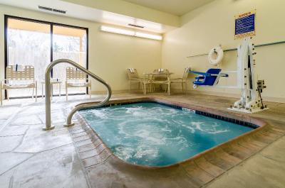 Quality Inn & Suites Manhattan Area