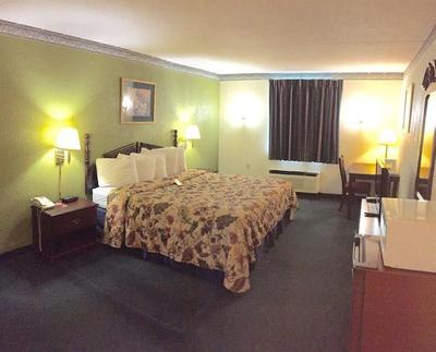 Econo Lodge Airport