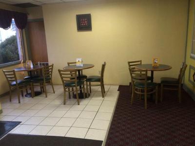 Econo Lodge Airport