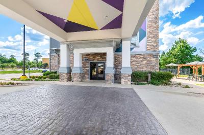 Spark by Hilton Longview