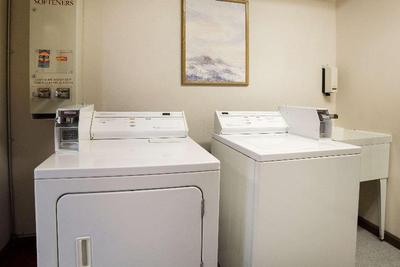 Hotel Fuzion Inn & Suites