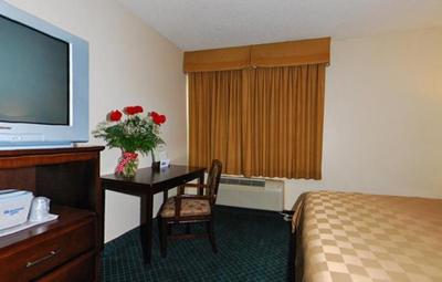 Rodeway Inn & Suites Bakersfield