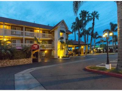 Ramada by Wyndham Costa Mesa/Newport Beach