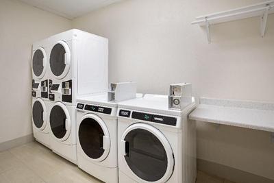 Holiday Inn Express & Suites Phoenix-Glendale