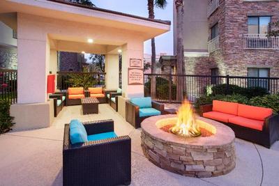 Holiday Inn Express & Suites Phoenix-Glendale
