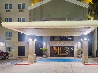 Comfort Suites Beachside