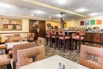 Comfort Inn & Suites Ballpark Area