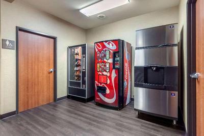 Comfort Inn & Suites Mitchell Area