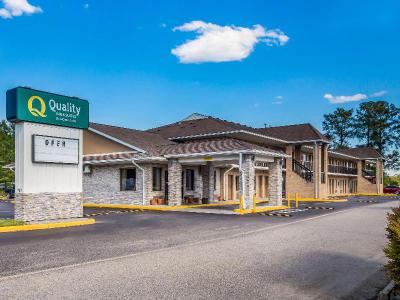 Quality Inn & Suites Suffolk Area