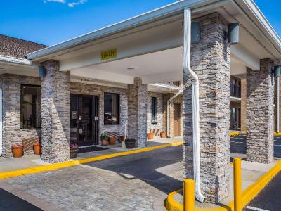 Quality Inn & Suites Suffolk Area