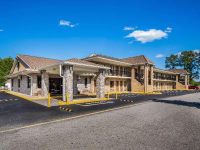 Quality Inn & Suites Suffolk Area
