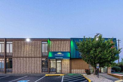 Days Inn by Wyndham Winchester North
