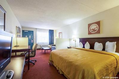 Econo Lodge Inn & Suites Bentonville