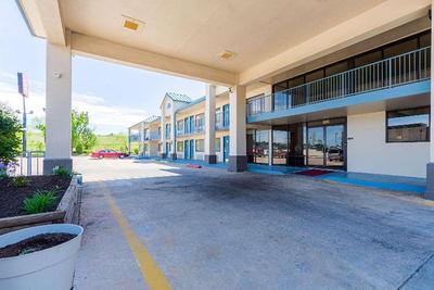 Econo Lodge Inn & Suites Bentonville