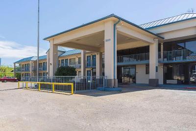 Econo Lodge Inn & Suites Bentonville