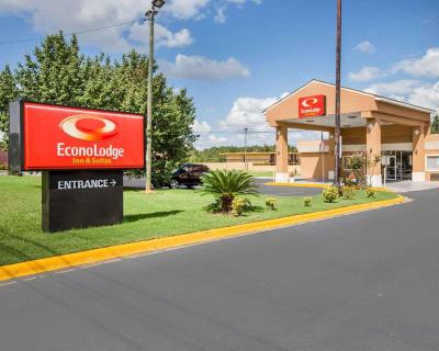 Econo Lodge  Inn & Suites