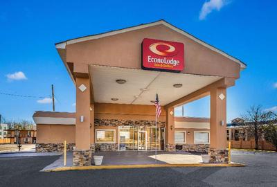 Econo Lodge  Inn & Suites