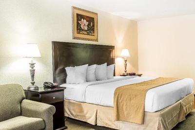 Quality Inn & Suites -Statesboro Historic District