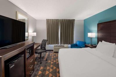 Clarion Pointe Indianapolis Northeast