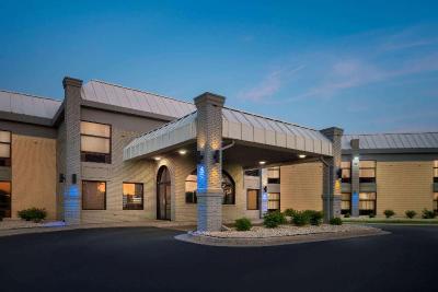 Days Inn Suites By Wyndham Merrillville