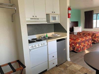 Rodeway Inn & Suites
