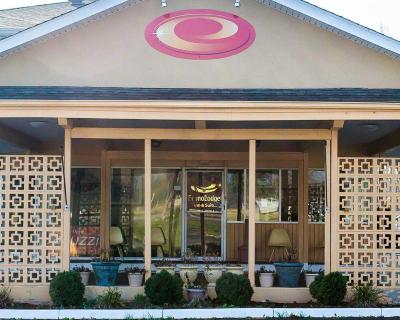 Econo Lodge Inn & Suites Warren