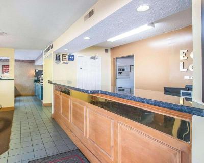 Econo Lodge Inn & Suites