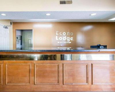 Econo Lodge Inn & Suites