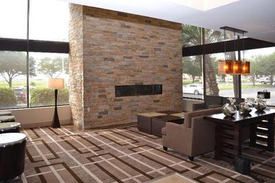 DoubleTree by Hilton Houston Hobby Airport