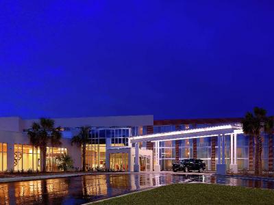 DoubleTree by Hilton Hotel & Suites Charleston Ai