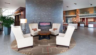 DoubleTree by Hilton Hotel & Suites Charleston Ai
