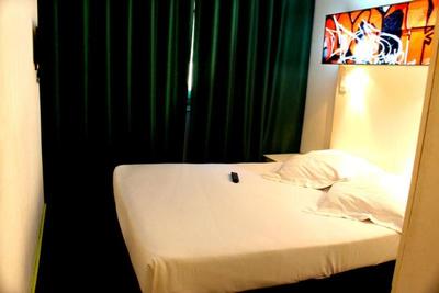 Hostal Raval Rooms